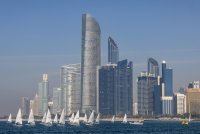 Wettkampf vor der Skyline von Abu Dhabi
